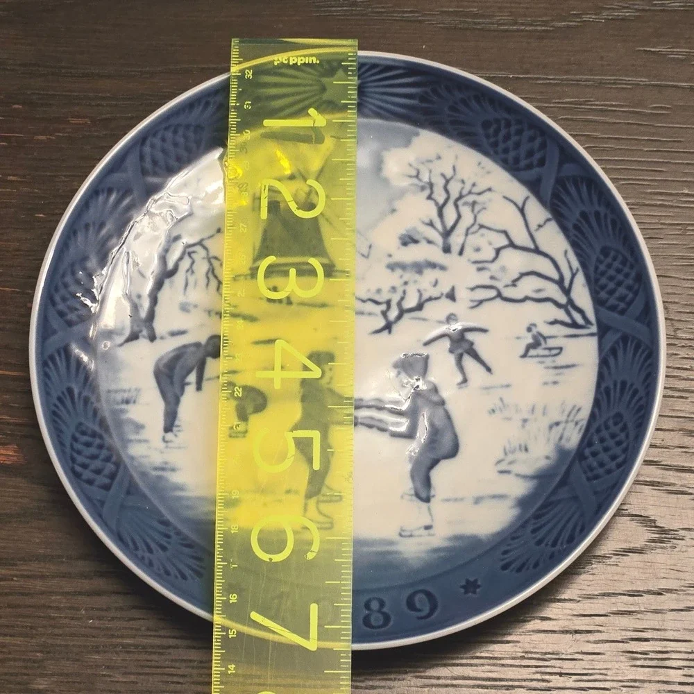 1989 Royal Copenhagen The Old Skating Pond Blue White Porcelain Collector Plate